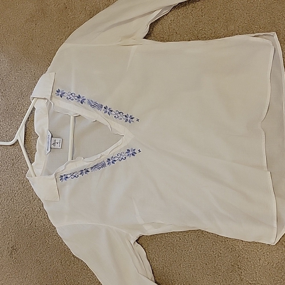 FREE W ANY PURCHASE! Abercombie and Fitch embroidered top - Picture 2 of 7